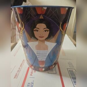 Snow white popcorn bucket tin